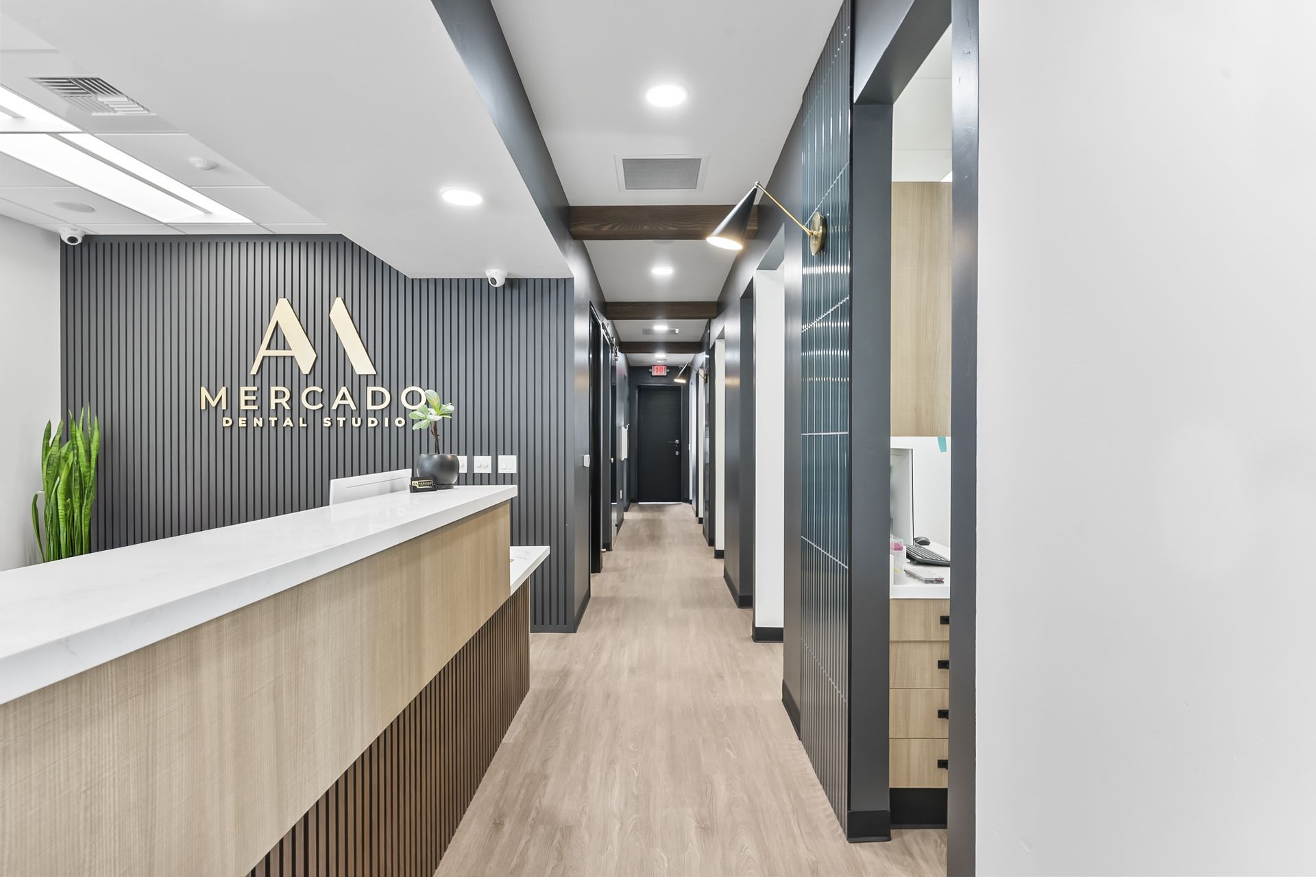 Corridor of Mercado Dental Studio, where missing teeth are restored with implants and bridges